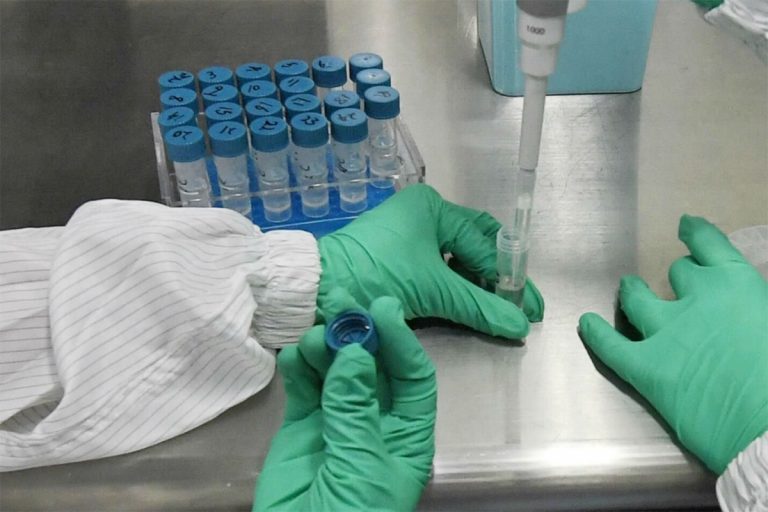 coronavirus vaccino Abrignani anni