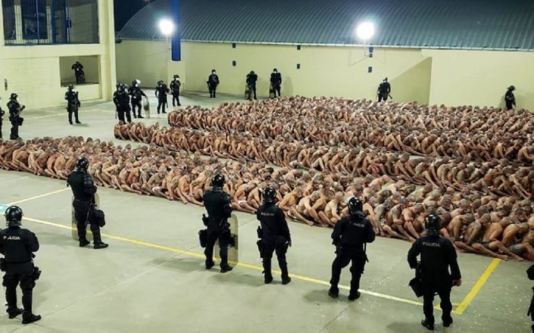 detenuti ammassati el salvador