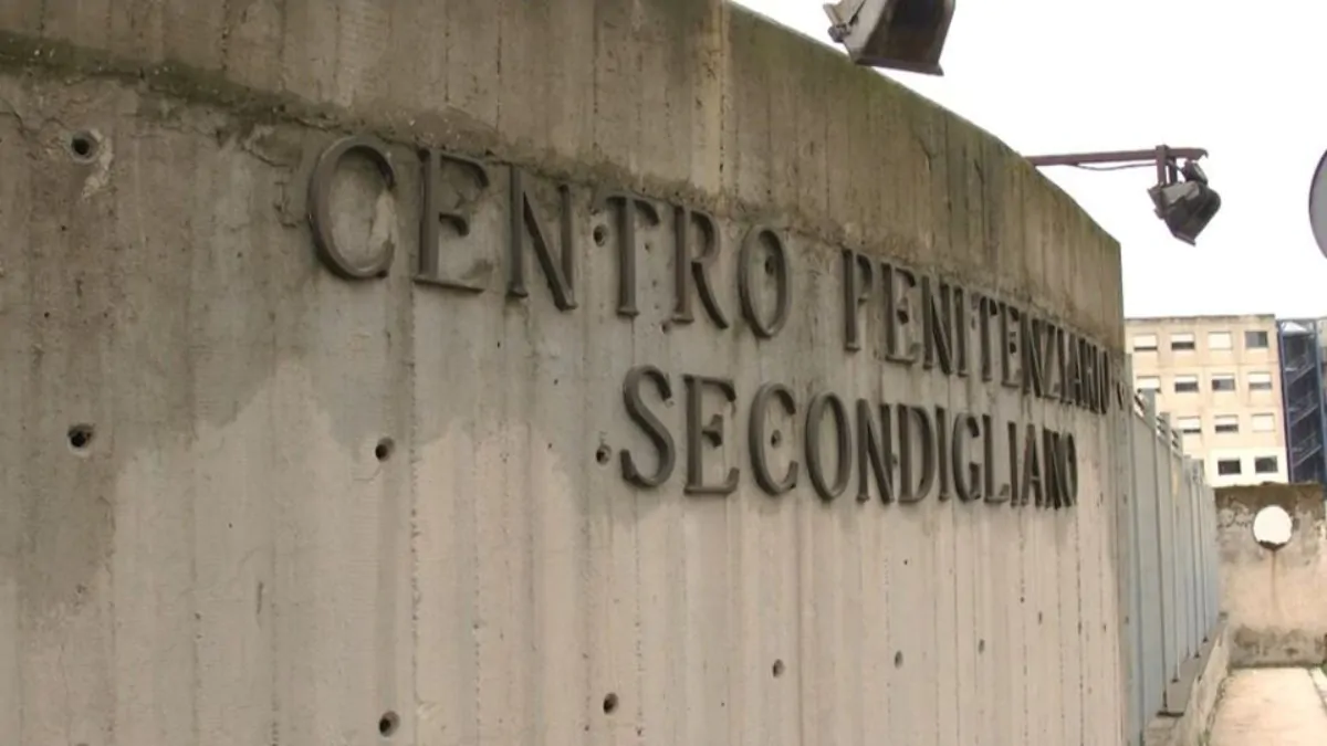 Drone atterra al carcere di Secondigliano: portava sei cellulari