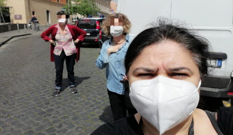 Coronavirus, scrittrice rischia multa con le amiche