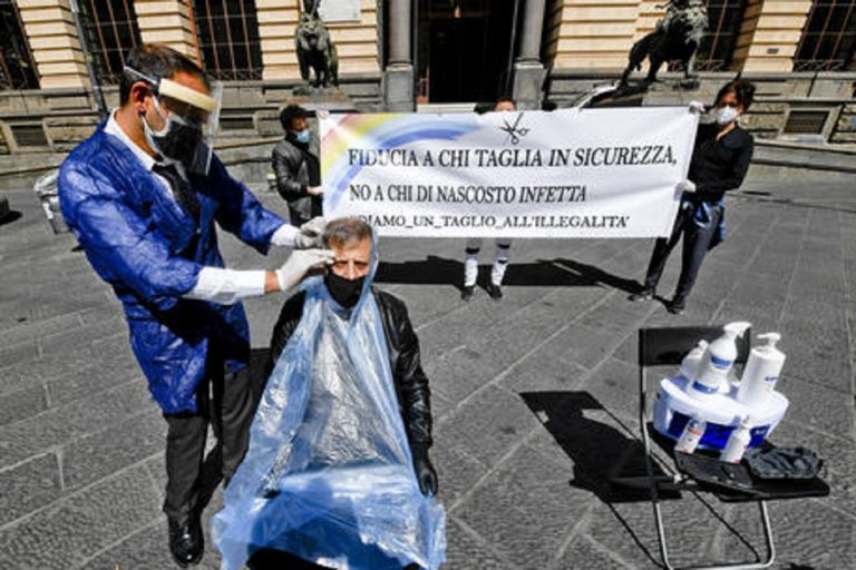 napoli barbieri piazza