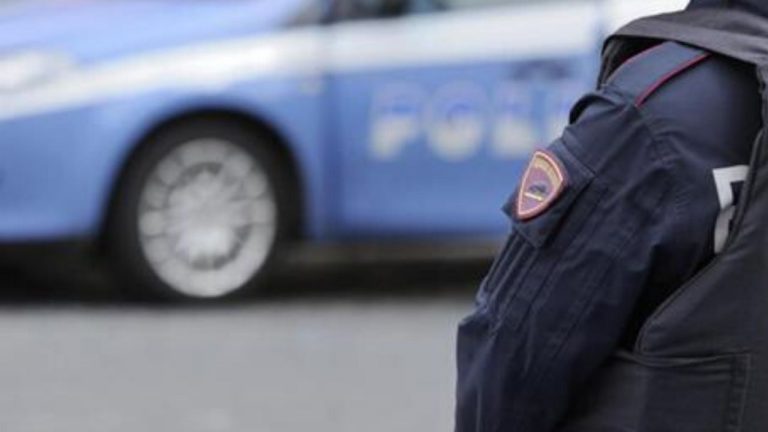 polizia uomo senza lavoro