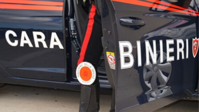 uccide compagna costituisce carabinieri