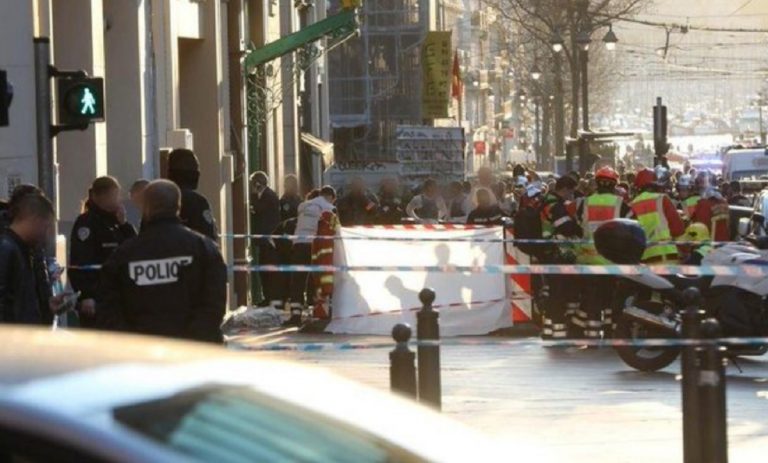 uuomo accoltella passanti francia