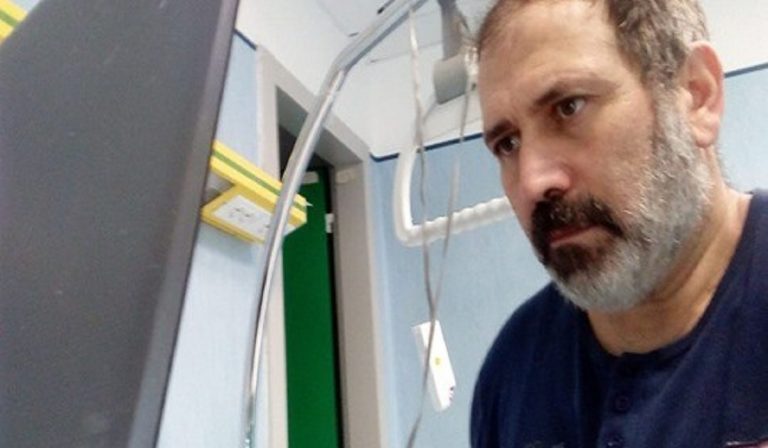 Coronavirus, prof positivo fa lezioni online dall'ospedale