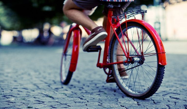 Coronavirus, la mascherina in bicicletta serve?