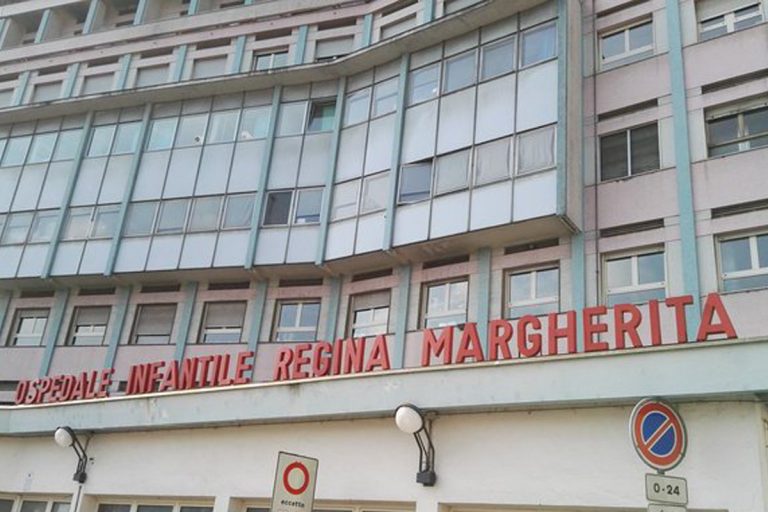 bimbo caduto finestra si sveglia