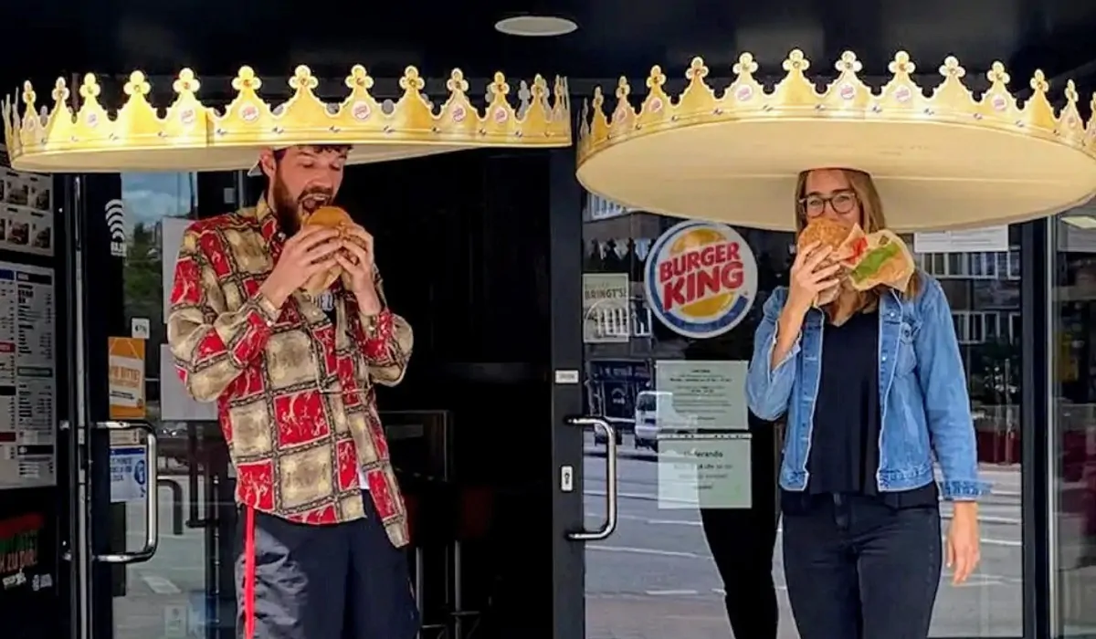 Burger King: corone giganti per rispettare le distanze