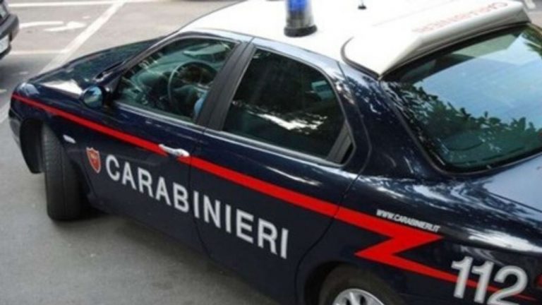 bimbo uscito di casa da solo di notte