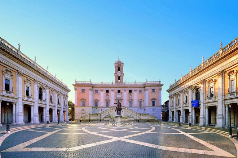 Consigliere bestemmia consiglio comunale