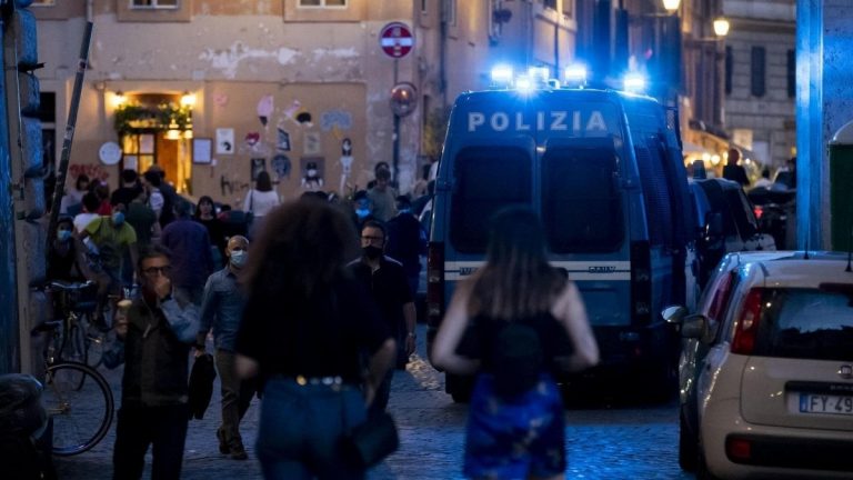 coronavirus-abbracci-strada-decreto