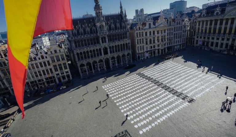 Coronavirus, Belgio: 4 persone e limiti ai congiunti