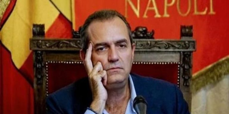 Il sindaco di Napoli, Luigi De Magistris