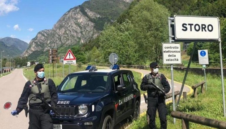 fidanzata bagagliaio coppia trentino