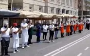 Napoli, riapertura dei ristoranti con flash mob