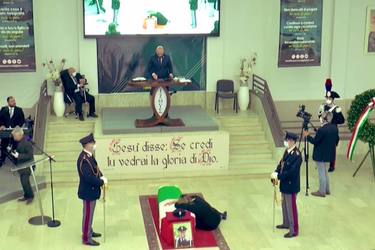 funerale poliziotto Pasquale Apicella