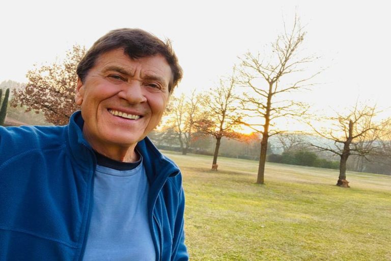 gianni morandi senza mascherina 2 1 768x512
