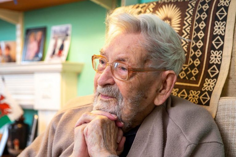 Morto l'uomo più vecchio del mondo