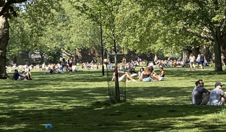 Coronavirus, Regno Unito: in fase 2 via libera ai gruppi di 6 persone