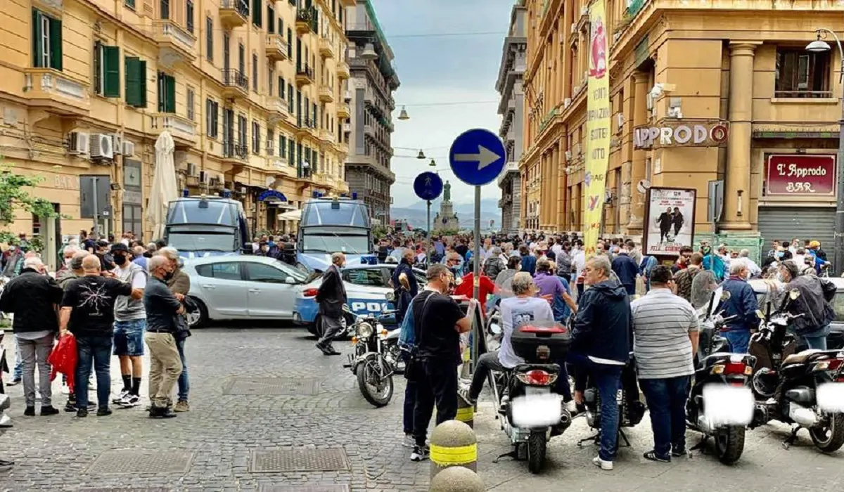 Napoli, protesta dei tassisti