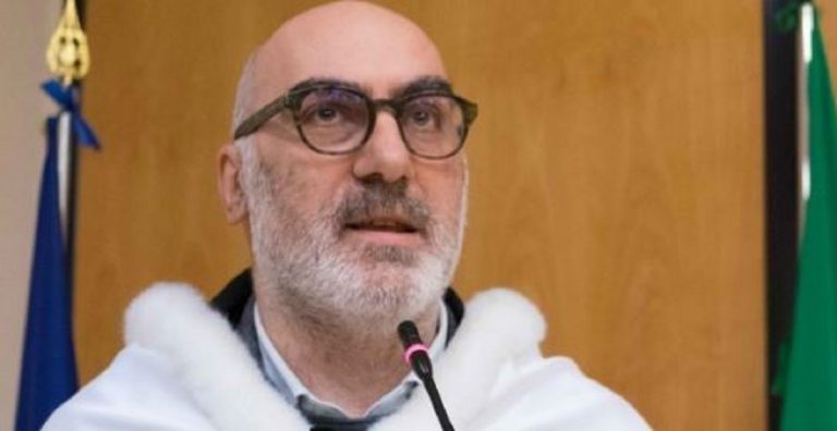 rapporti in cambio di esami napoli professore