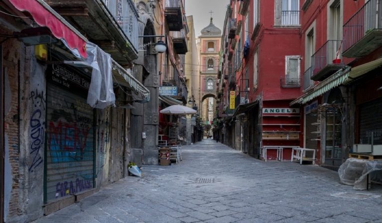 Coronavirus, Napoli protesta