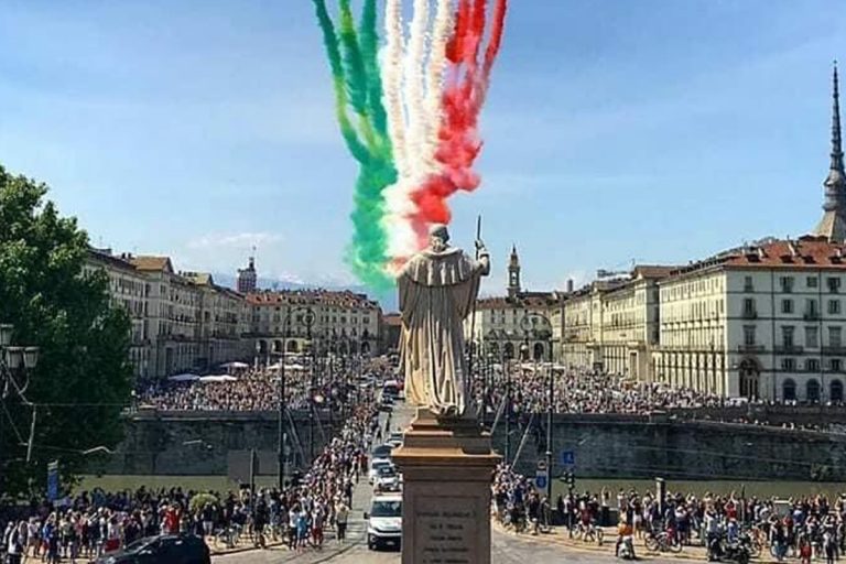 torino folla frecce tricolori