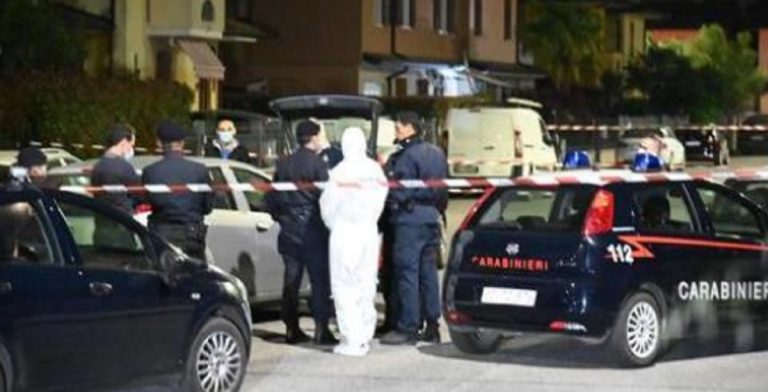 uccide moglie davanti figli Brescia