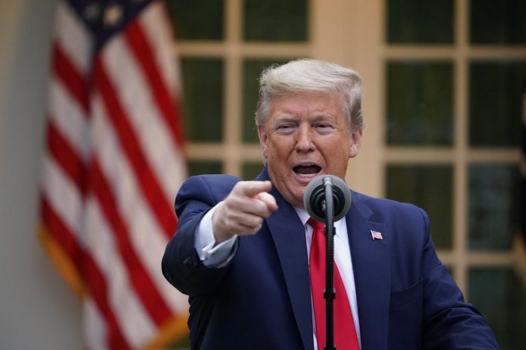 Trump incita alla riapertura degli USA