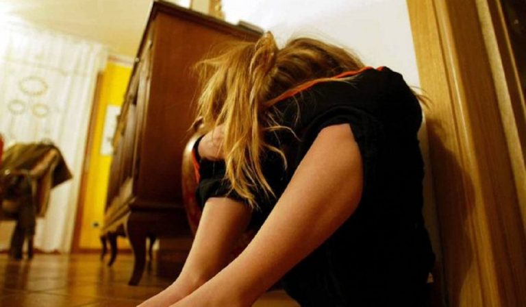 12enne abusata famiglia