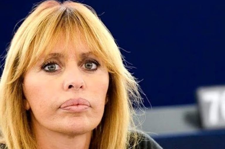 AlessandraMussoliniballando