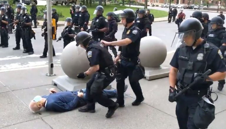 anziano aggredito agenti buffalo