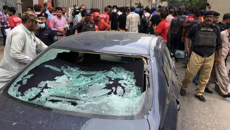 attentato pakistan borsa karachi