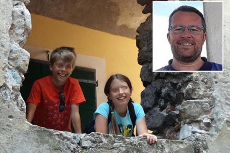 bimbi uccisi padre foto