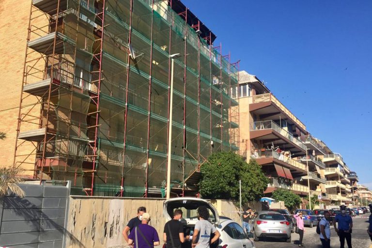 Cade dall'impalcatura muore Ostia