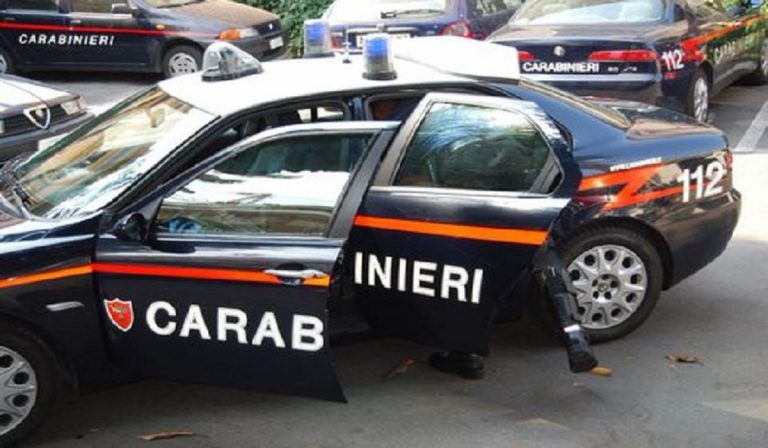 Lecce: picchia la moglie malata e il figlio