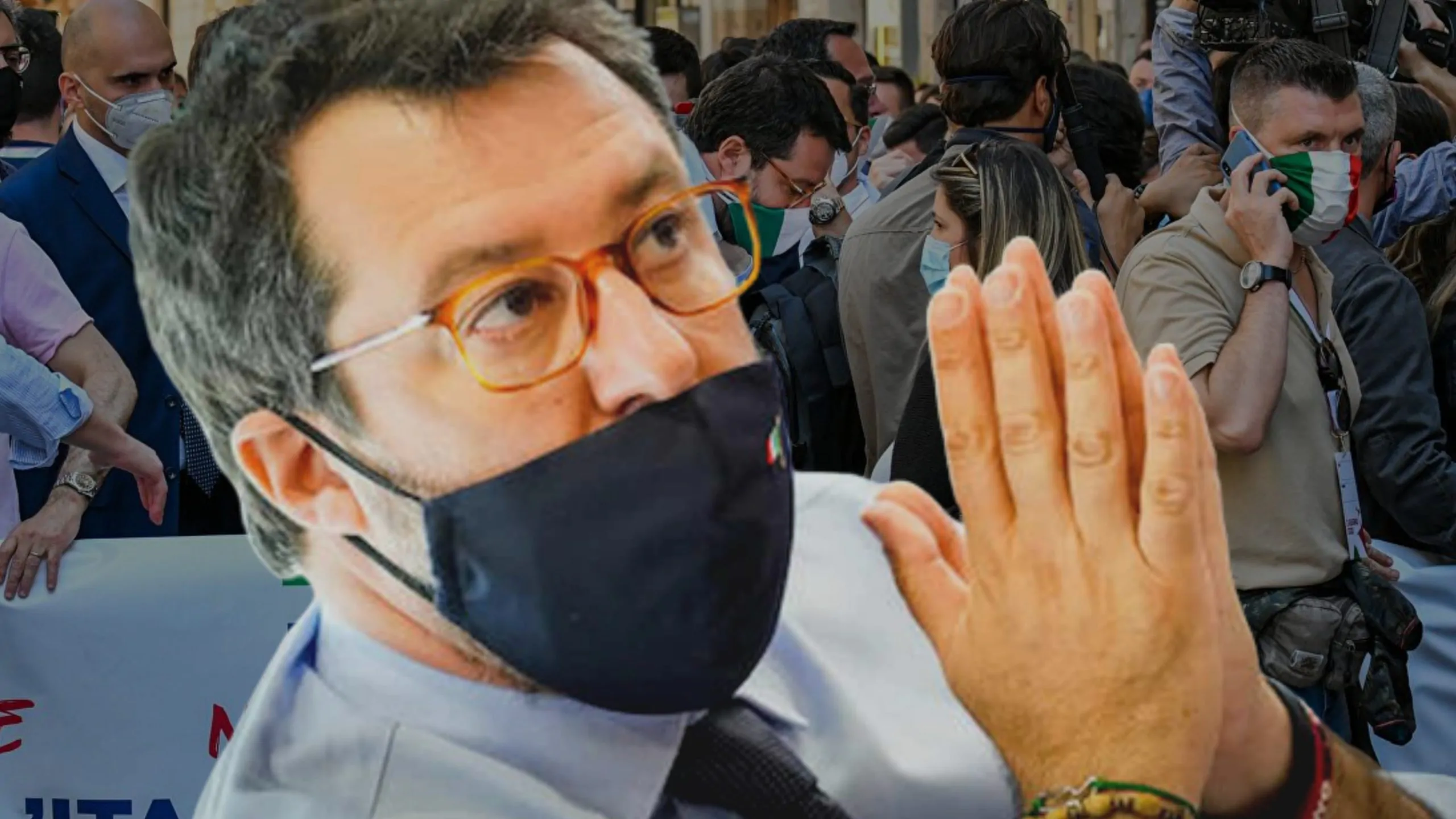 Caserta, Salvini appoggia la protesta dei secondini: i detenuti "Noi denudati e torturati"