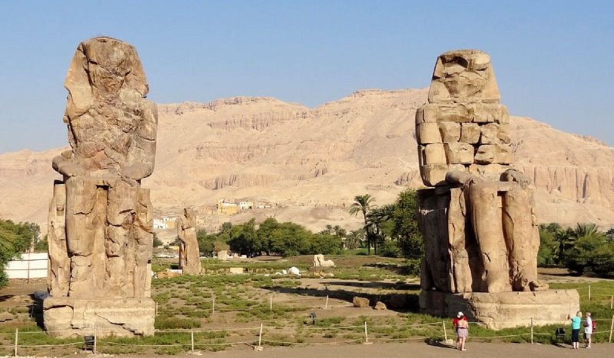 Colossi di Memnone, le statue egizie che cantavano all'alba