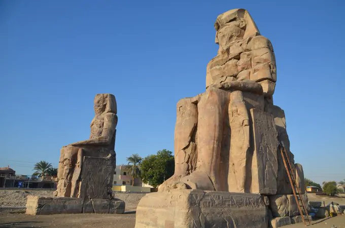 Colossi di Memnone sul Nilo