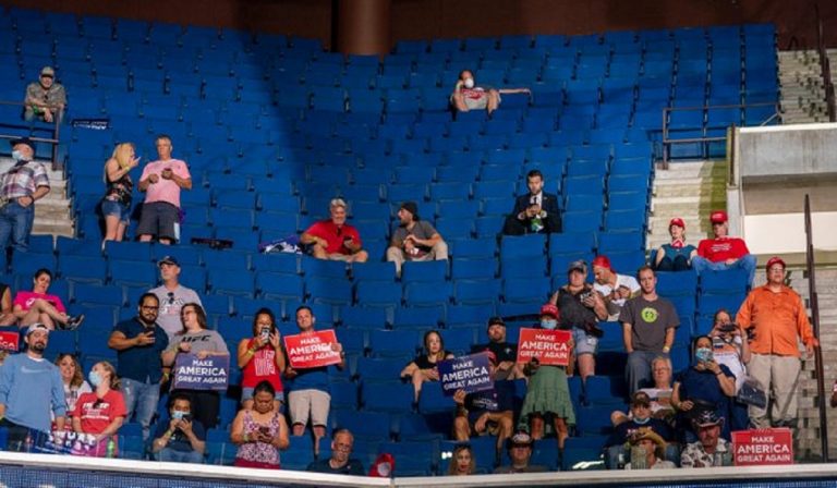 comizio trump tulsa adolescenti