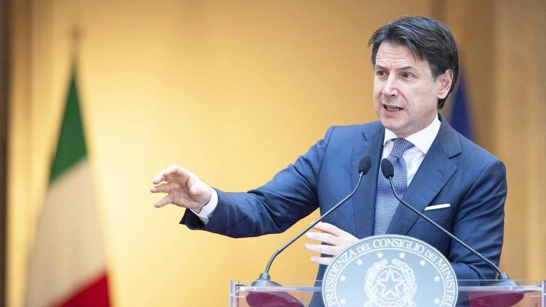 Stati Generali, Conte: "Stiamo discutendo sulla riduzione dell'IVA"