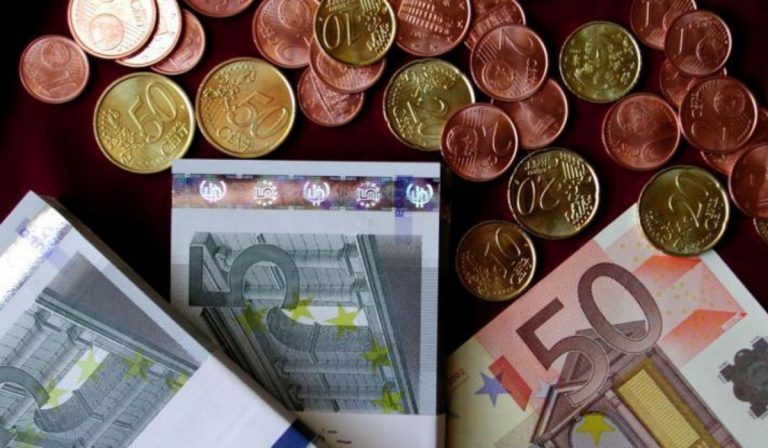 Un emendamento al dl Rilancio prevede l'aumento delle bollette
