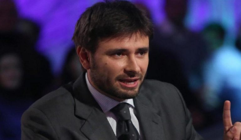 Di Battista: "Mi fido di Conte"
