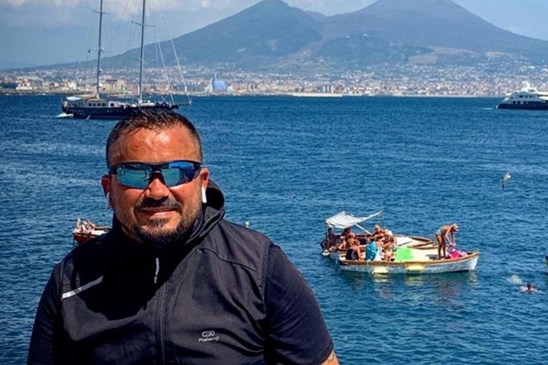 Disoccupato trova portafogli lo restituisce