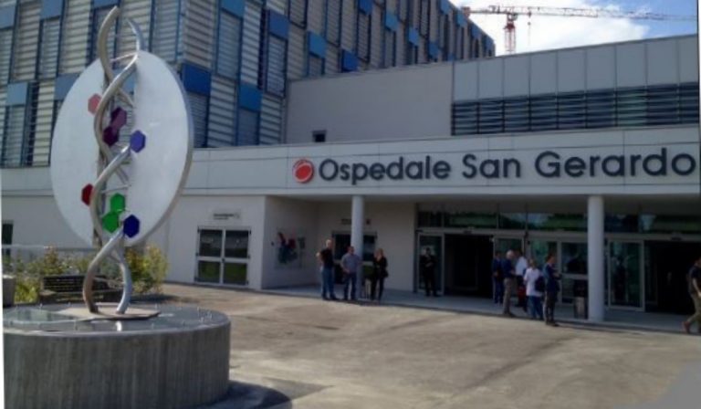 Una donna è stata azzannata dal cane durante una lite con il compagno