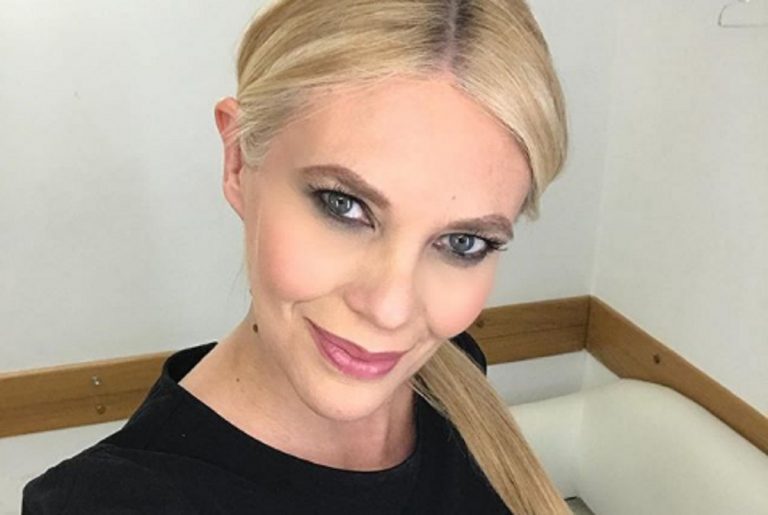 "Diva e Donna" mostra le foto che ritraggono la prima visita dal pediatra della figlioletta
