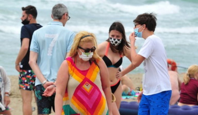 Estate 2020 al mare: per il Codacons fino al 30% in più