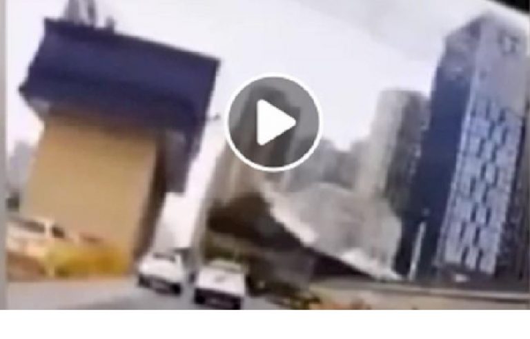 Gru crollata strada Wuhan
