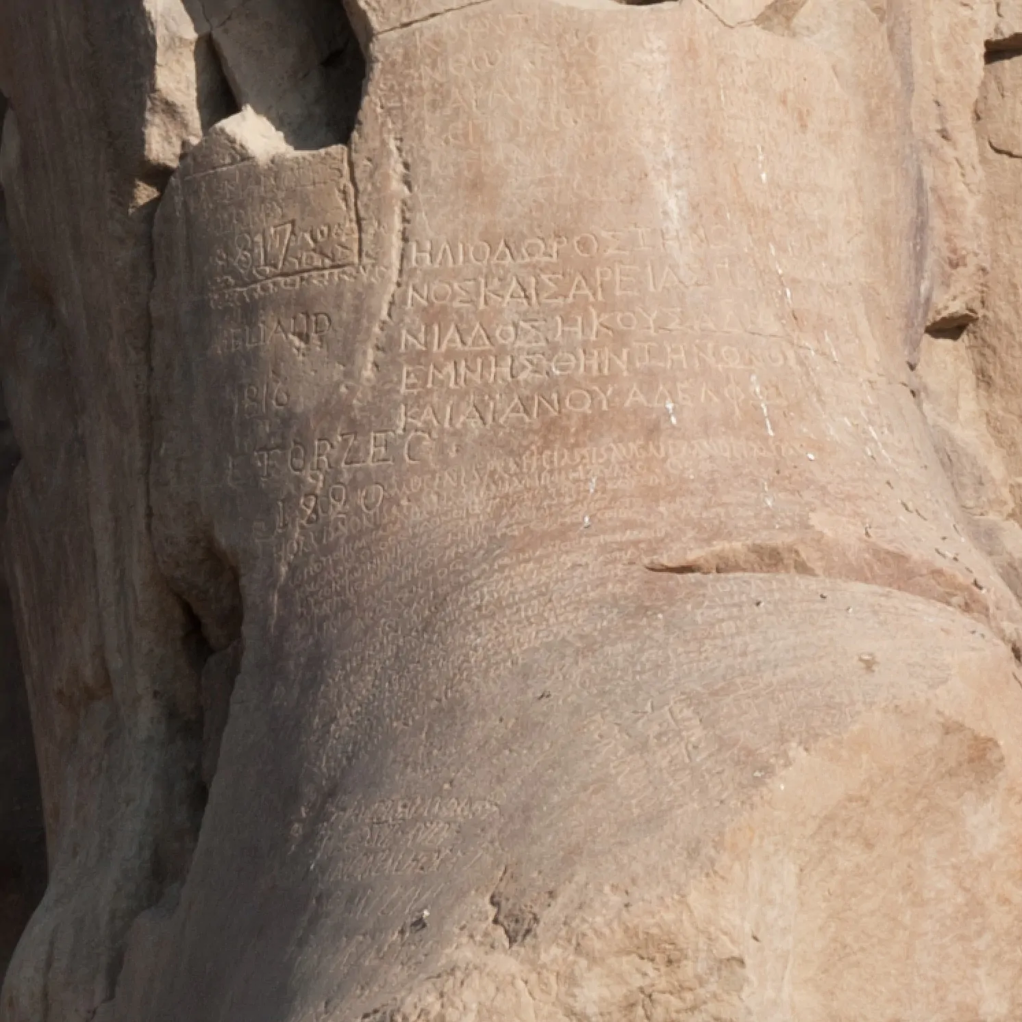 Sulle statue, inscrizioni dei viaggiatori