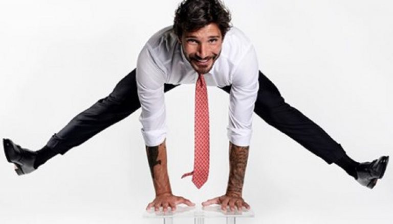 La carriera dell'ex ballerino di Amici Stefano De Martino va a gonfie vele